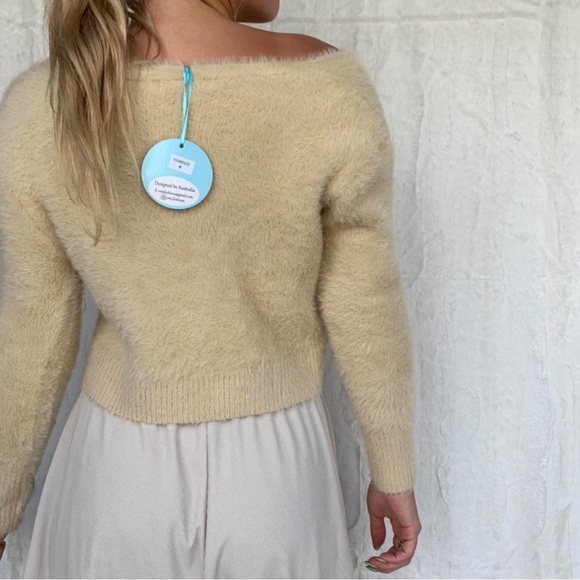 🆒 Softest, cutest, cropped fuzzy cardigan! - Picture 2 of 3